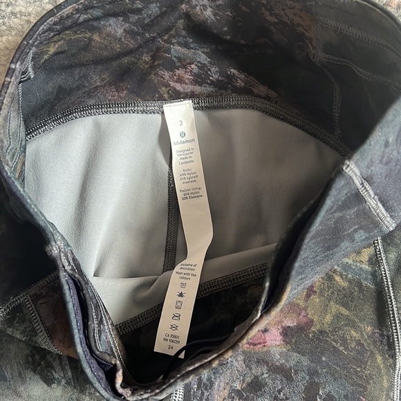 Lululemon Speed Up Tight *Full-On Luxtreme 28" - Picture 3 of 8